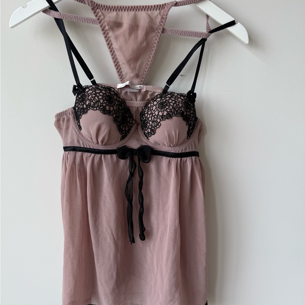NWOT Chic Lace Lingerie Set in Blush and Black